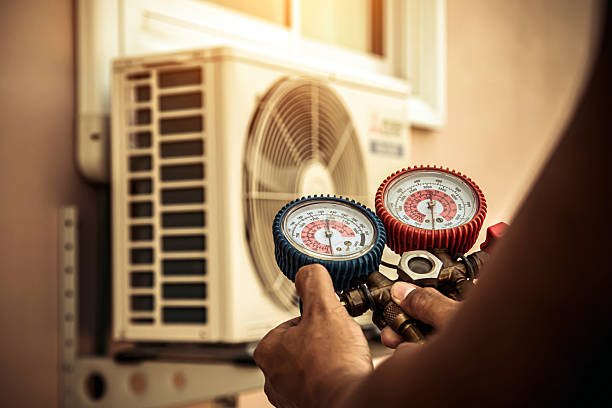 Professional Hvac technician working in Maysville, NC